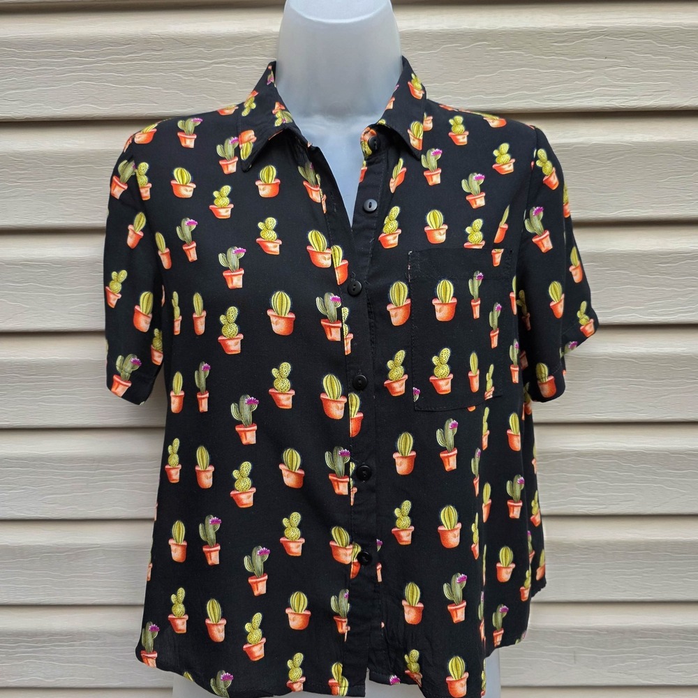 Love Notes Cactus Shirt Womens S Black Cropped Rayon Novelty Print Button Up